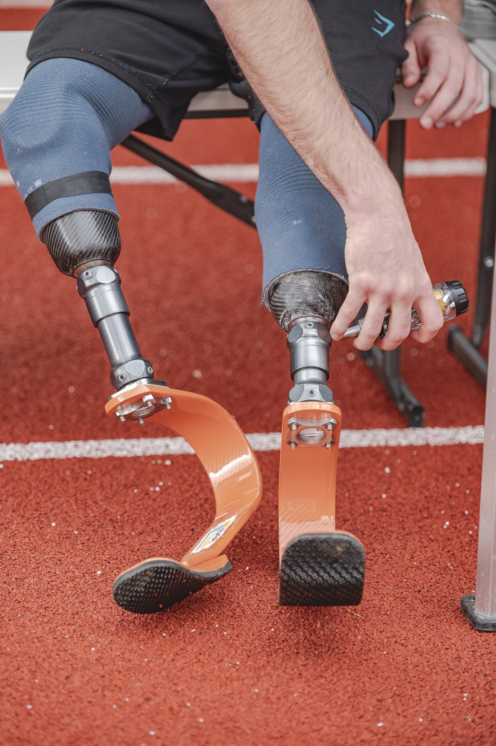 des prothèses pour une personne amputée