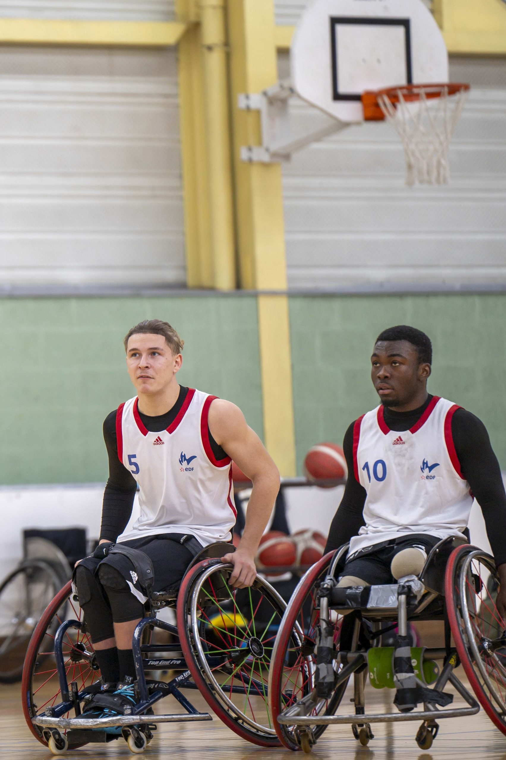 Jules et Samuel, basketteurs en faueuil